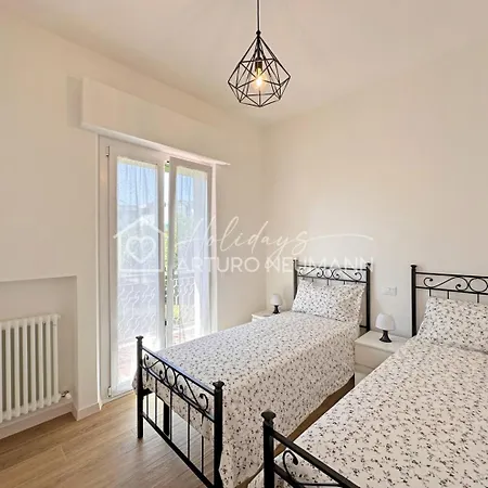 208- Stupendo Trilo Con 2 Bagni Con Ampio Terrazzo Inclusa